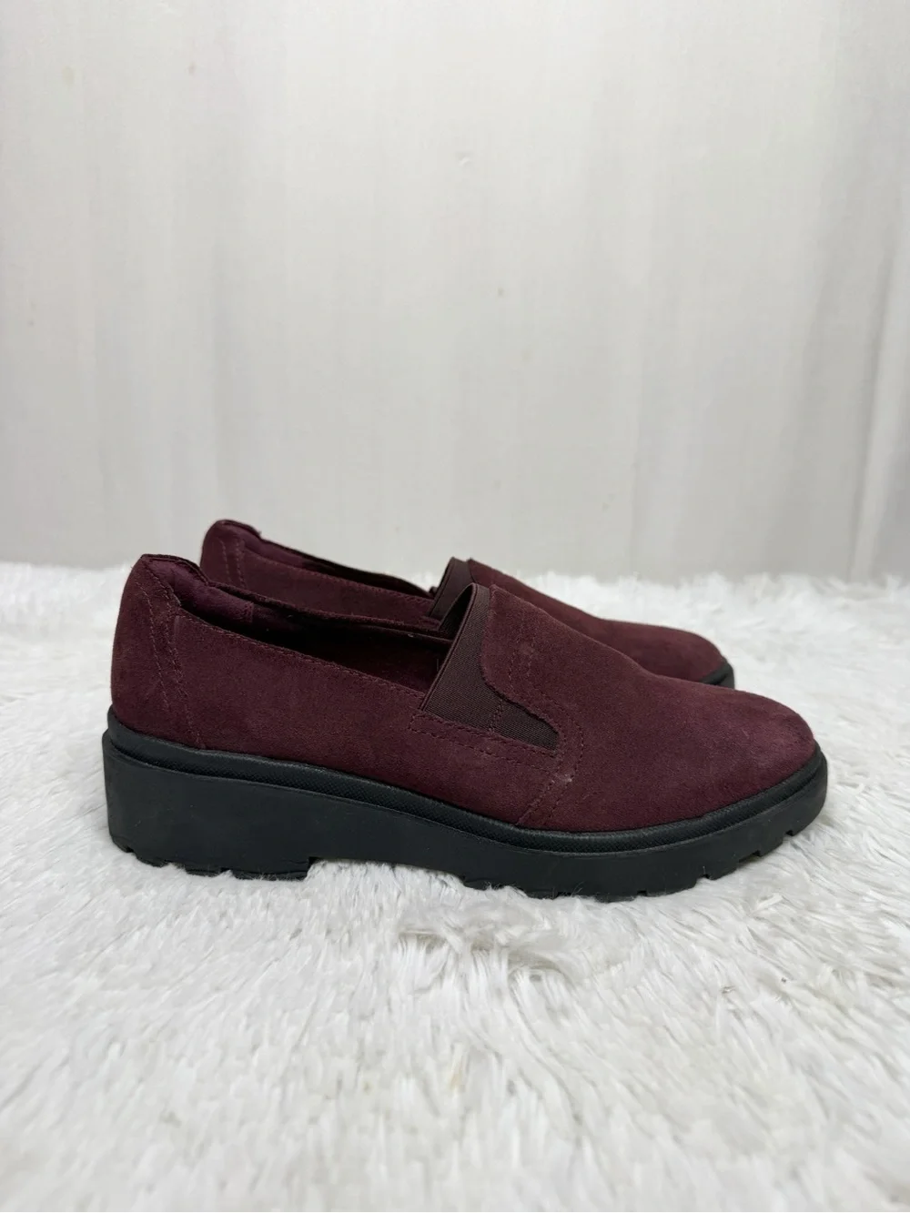 CLARKS / Calla Rae Plum Purple Suede Slip-on Comfort Loafers / 7.5 WIDE
